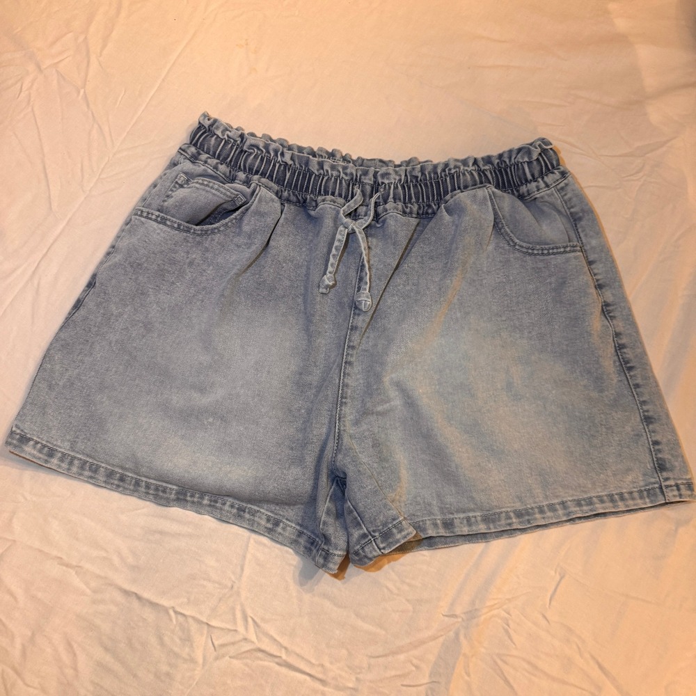 Time and Tru Womens XXL 20 Denim Paperbag Shorts Light Wash Elastic Waist Blue
